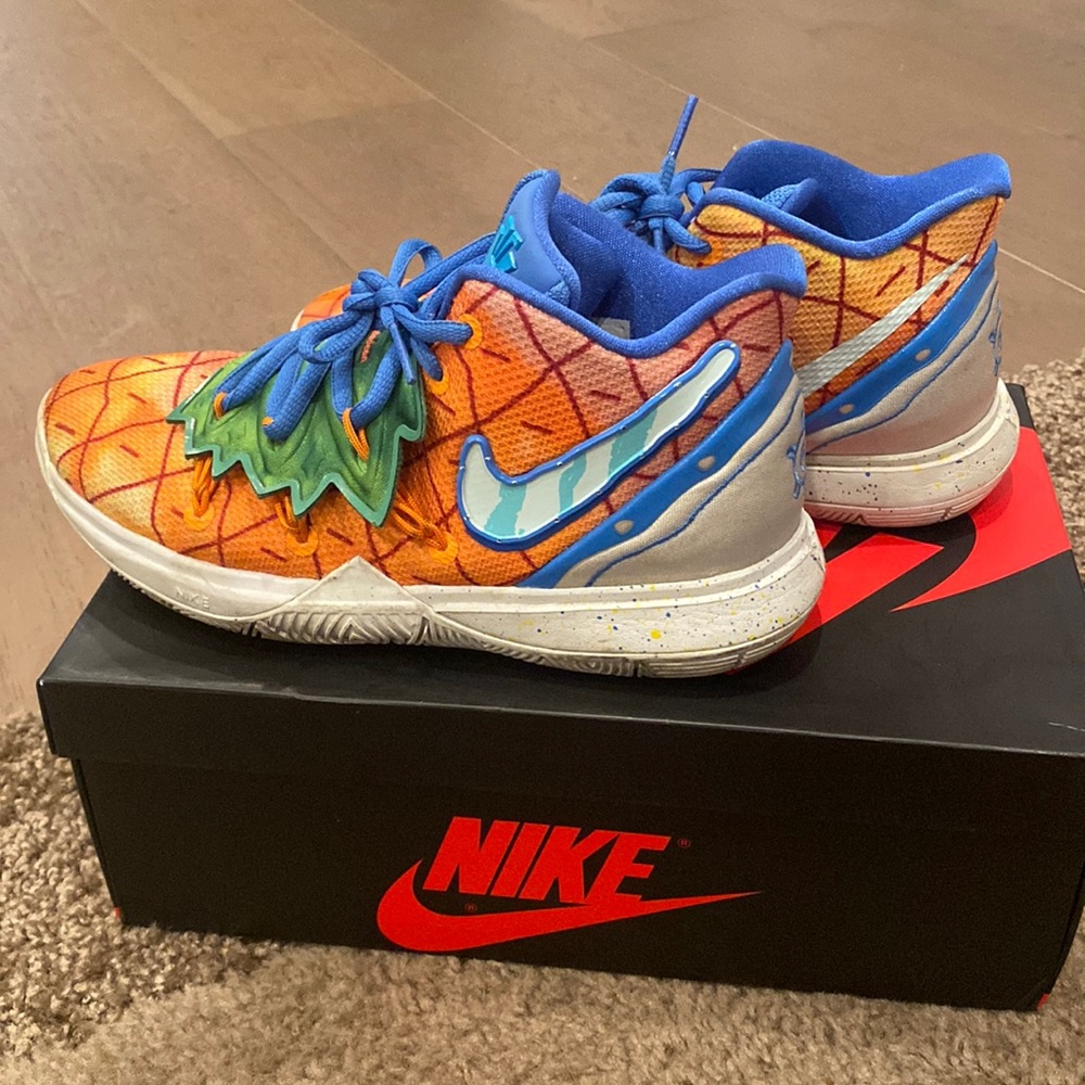 Nike kyrie 5GS SpongeBob Pineapple House Size 5Y multicolor CJ7227-800